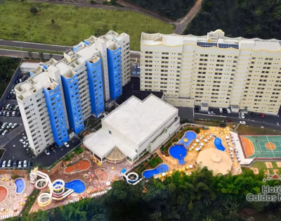 Apartamento no Golden Dolphin Grand Hotel com Parque Aquático